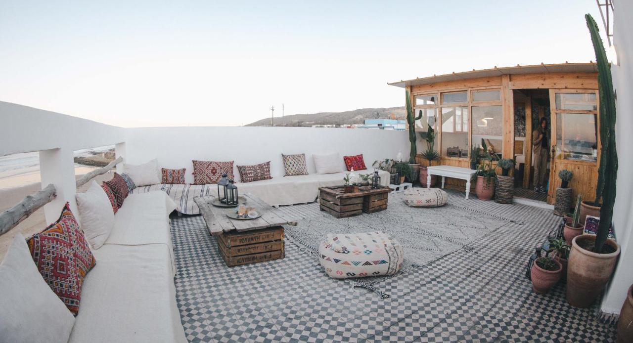 Blue Waves Surf House Hotel อกาดีร์ ภายนอก รูปภาพ