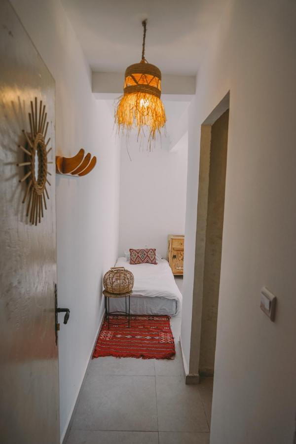 Blue Waves Surf House Hotel อกาดีร์ ภายนอก รูปภาพ