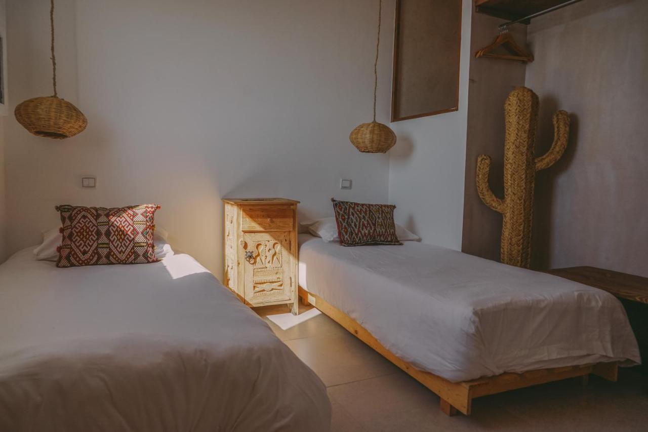 Blue Waves Surf House Hotel อกาดีร์ ภายนอก รูปภาพ