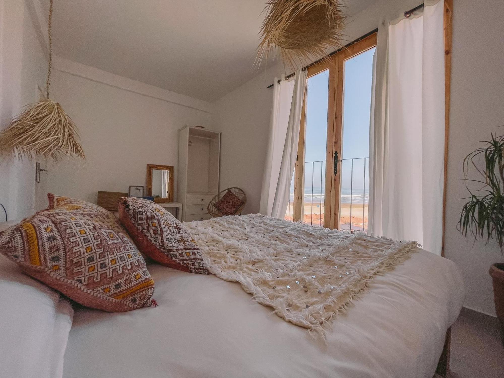 Blue Waves Surf House Hotel อกาดีร์ ภายนอก รูปภาพ