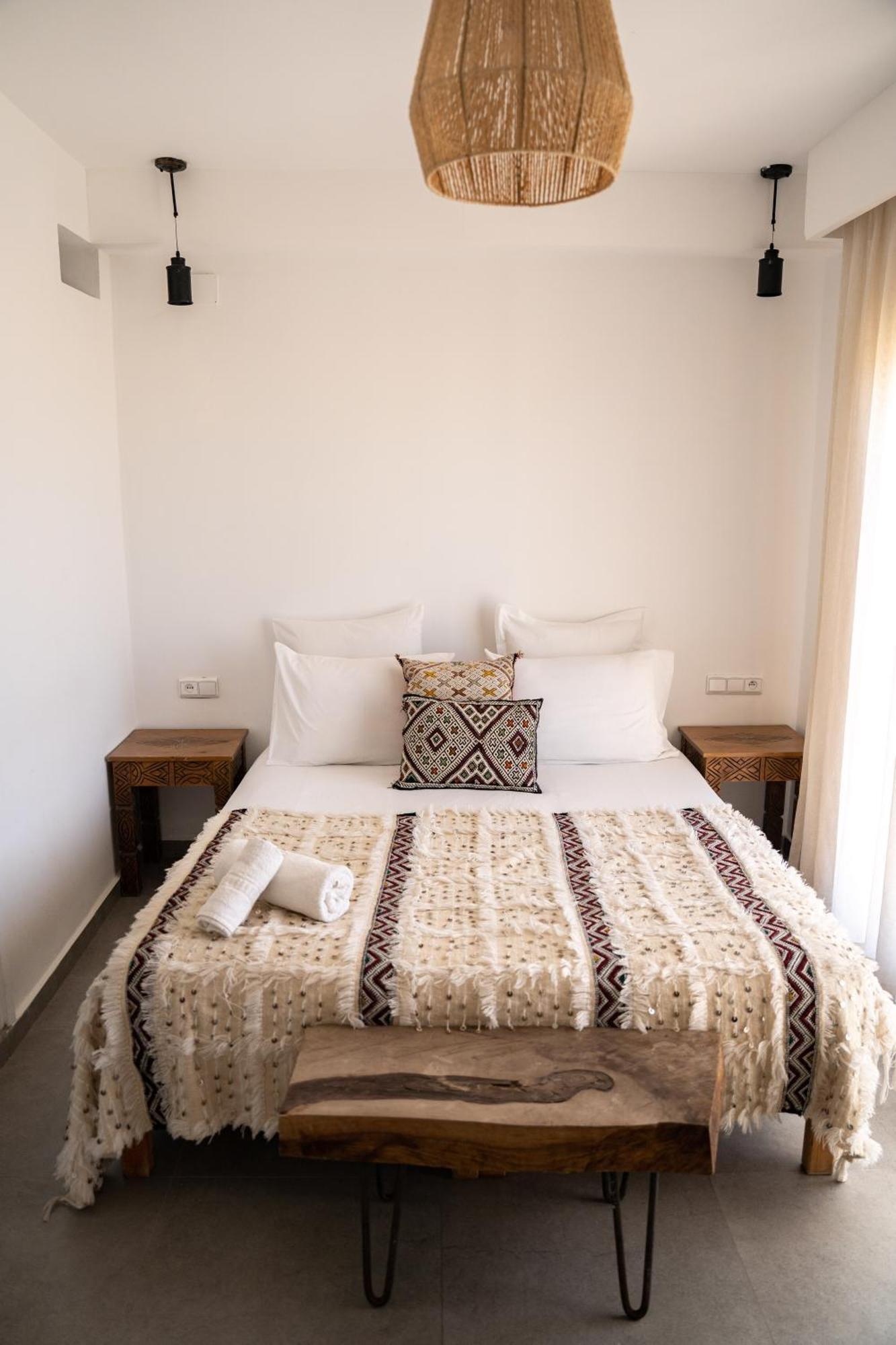 Blue Waves Surf House Hotel อกาดีร์ ภายนอก รูปภาพ